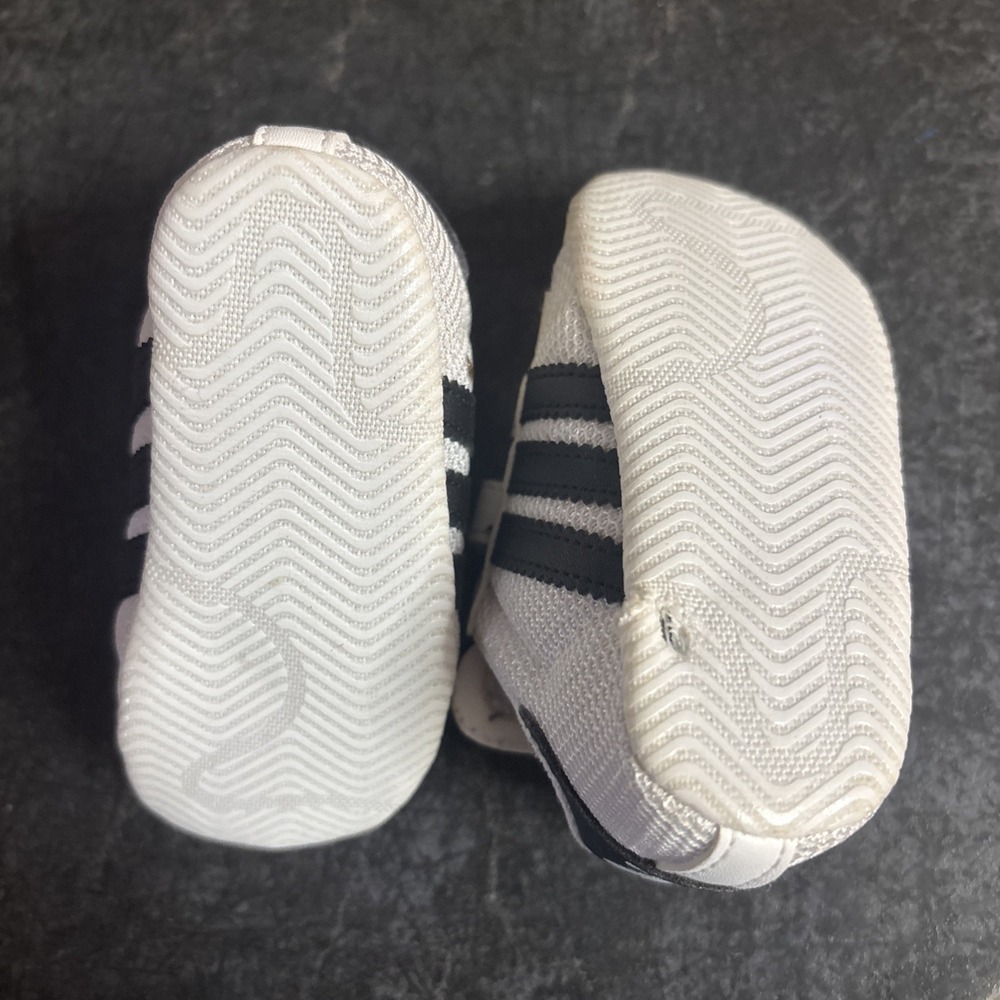 Infant Adidas Shoes Soft Sole - Picture 4 of 9